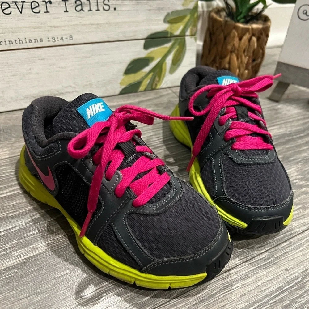 Nike Kids Dual Fusion ST2 Training Shoe in Gray, Magenta and Neon Yellow Size 11